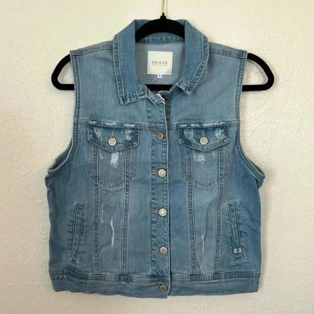 Enjean distressed women’s vest, stretch light wash denim, 4 pockets NWT